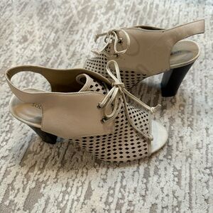 Sole Society - Tan heel - Size: 8.5